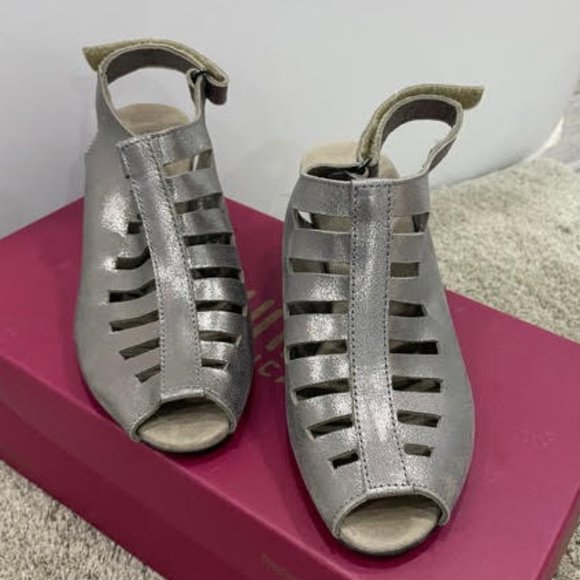 NEW Munro Metallic SIlver Sling "Abby" Shoes